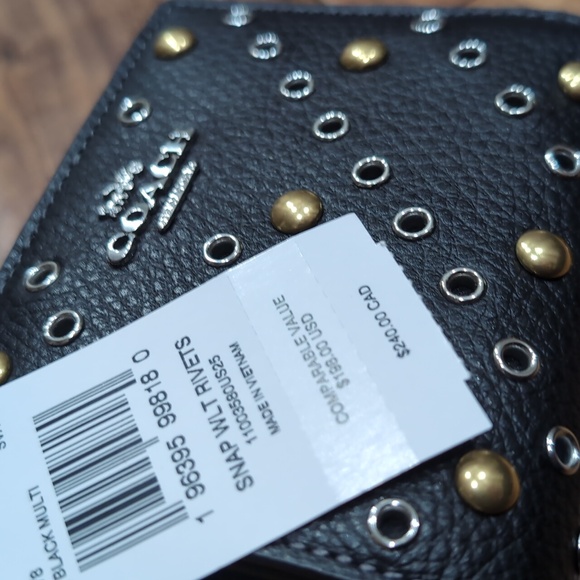 Coach Leather Riveted Wallet With Zip Closure Coin Pocket New in Gift Box ❤️ - Picture 10 of 10